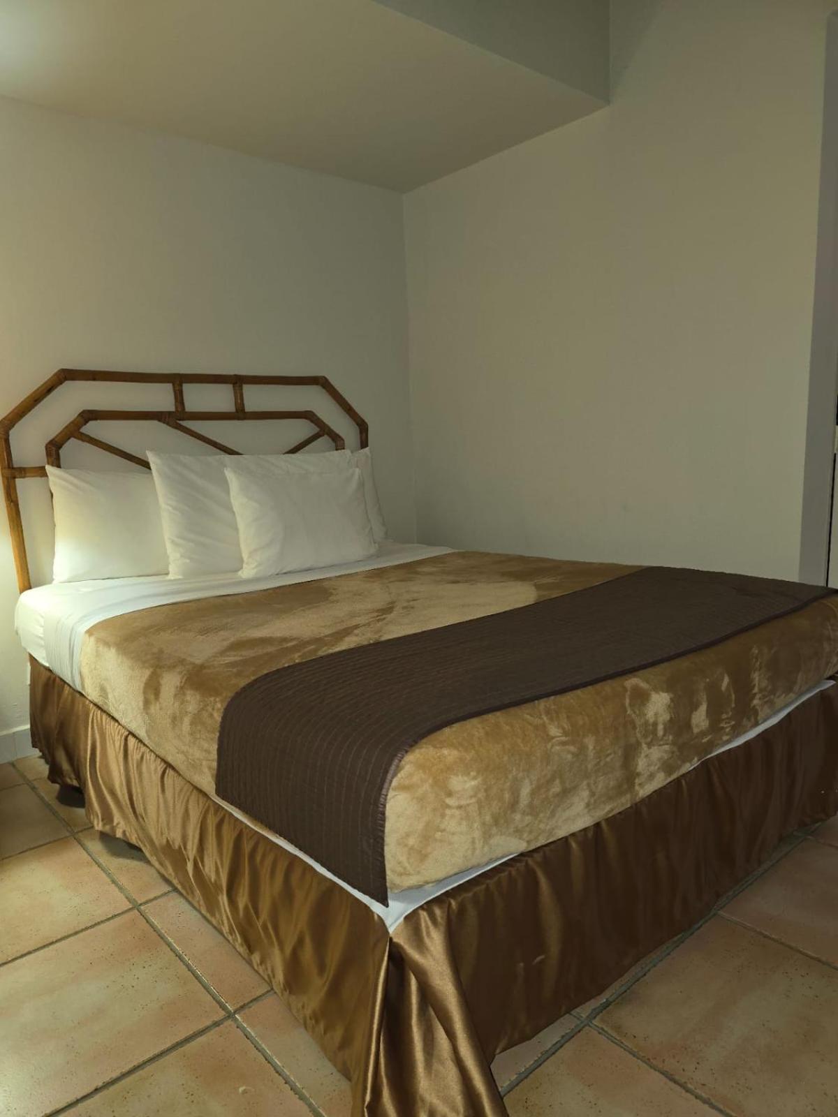 Private Family Room In Coronado Luxury Club & Suites Playa Coronado Esterno foto